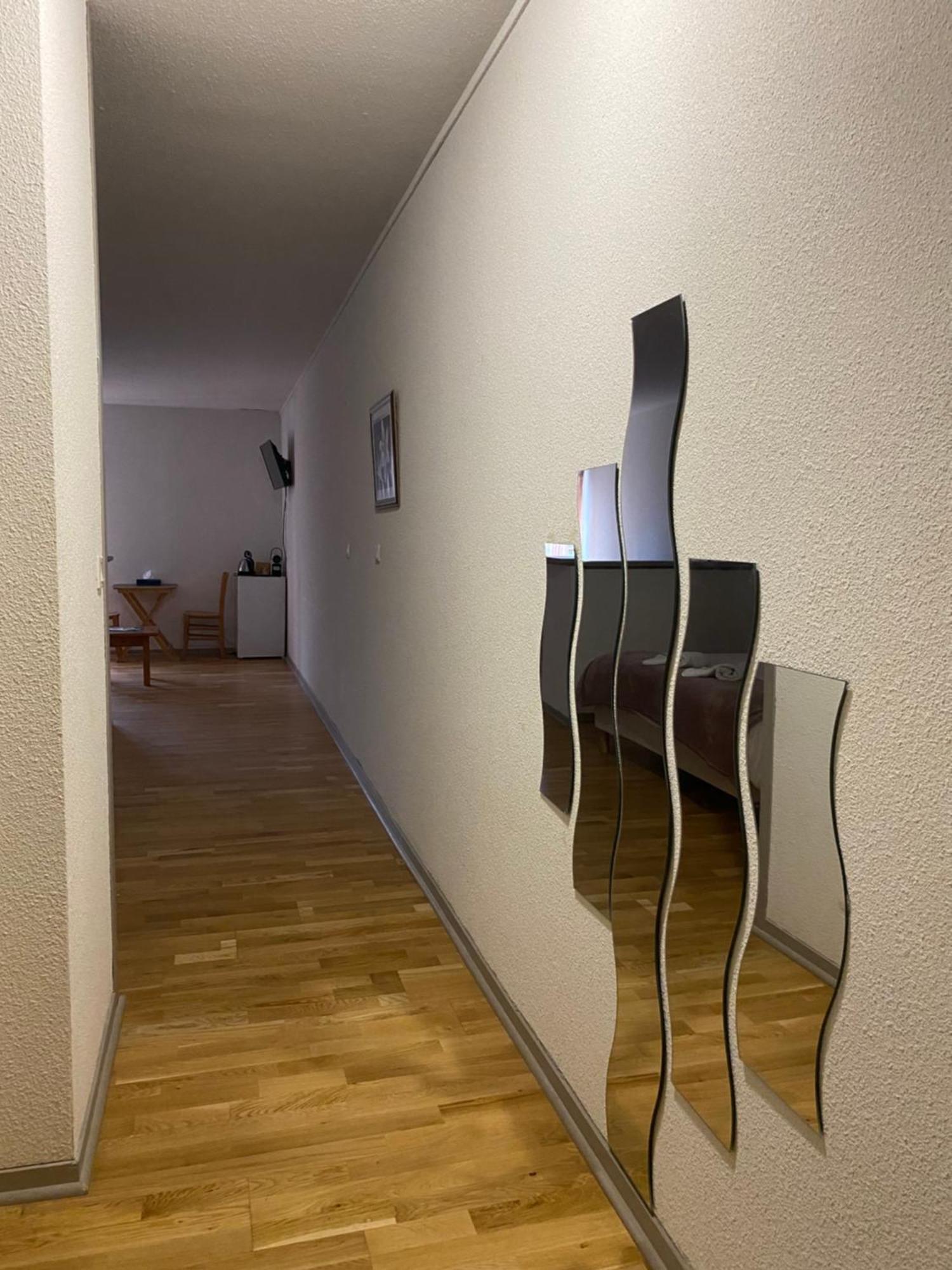 - Du Midi Hotel *